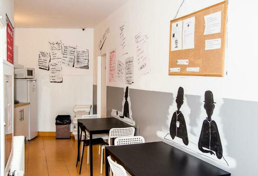 Quarto Estandar Banheiro Compartilhado, Hostel Franz Kafka