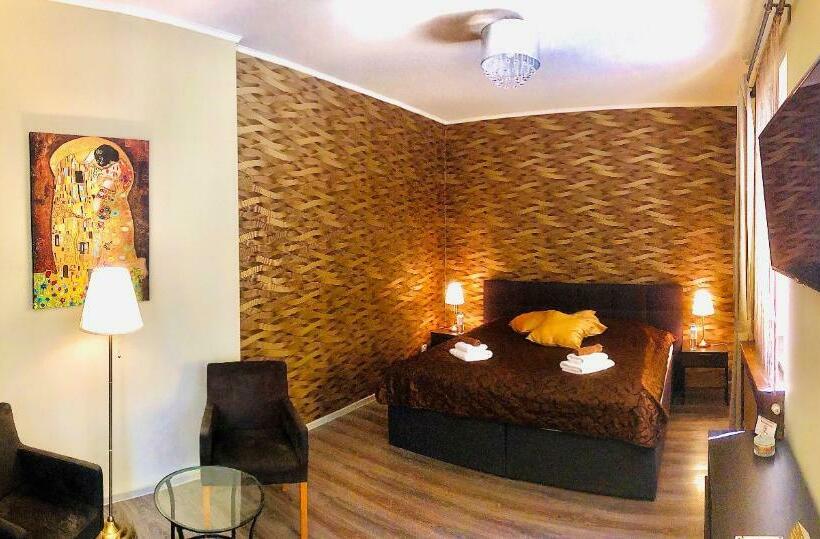 اتاق استاندارد با تخت بزرگ, Dům U Pikové Desítky