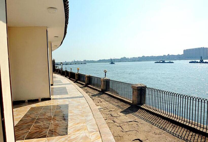 Suite Familiare, Minya Compound Of The Armed Forces