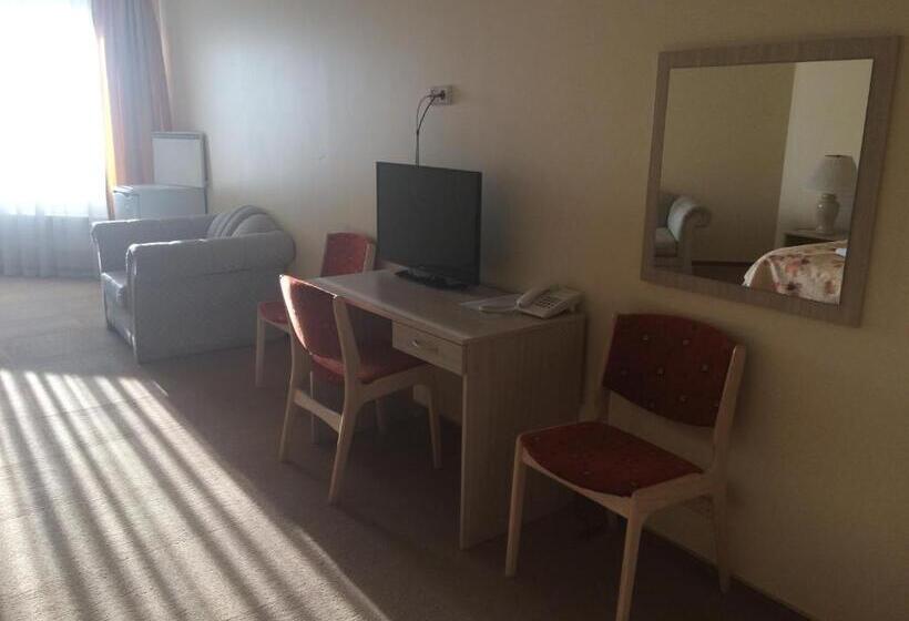 سوییت خانوادگی, Motel Paradise
