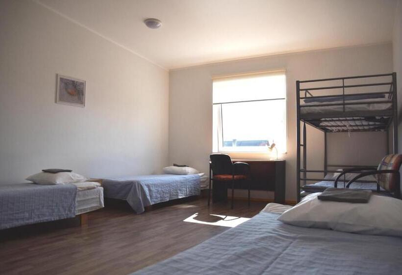 اتاق خانوادگی با سرویس بهداشتی مشترک, Saare Automatic Hostel