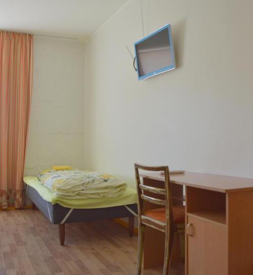 اتاق خانوادگی, Saare Automatic Hostel