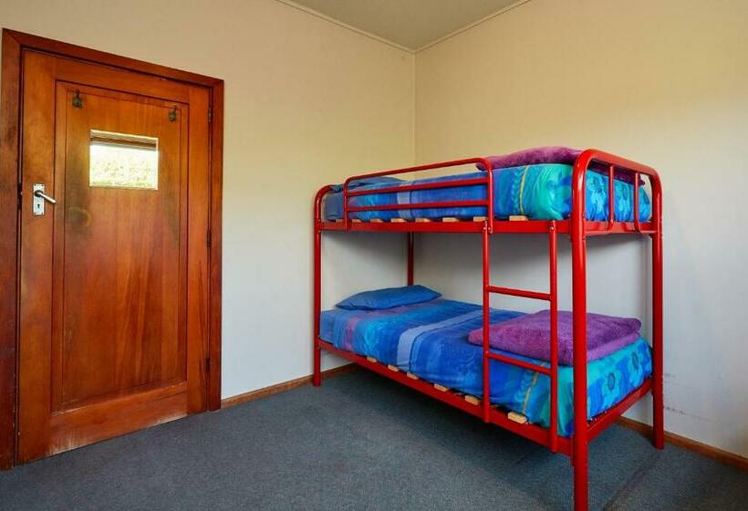 Кровать в Общей Комнате, Dolphin Lodge