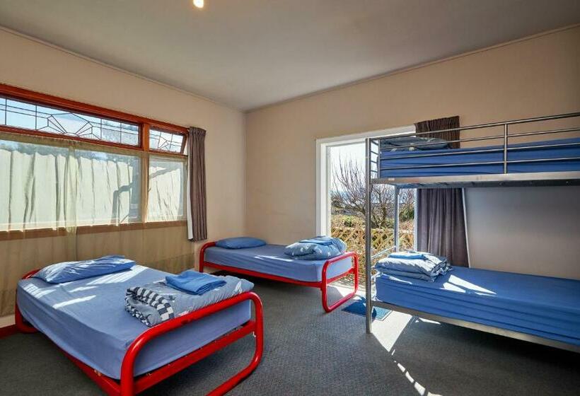 Кровать в Общей Комнате, Dolphin Lodge