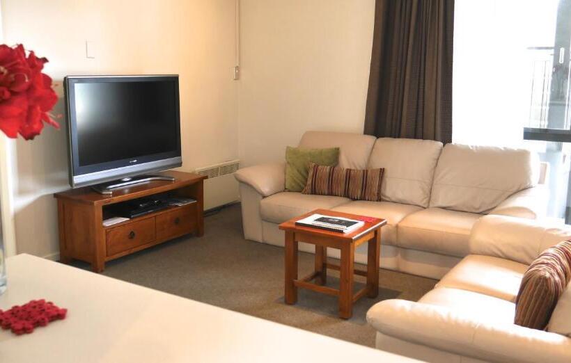 کابین, Darfield Motel