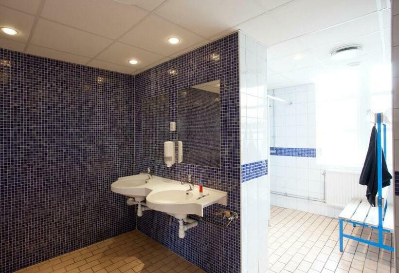 اتاق استاندارد سه تخته با سرویس بهداشتی مشترک, Kvibergs Vandrarhem   Hostel