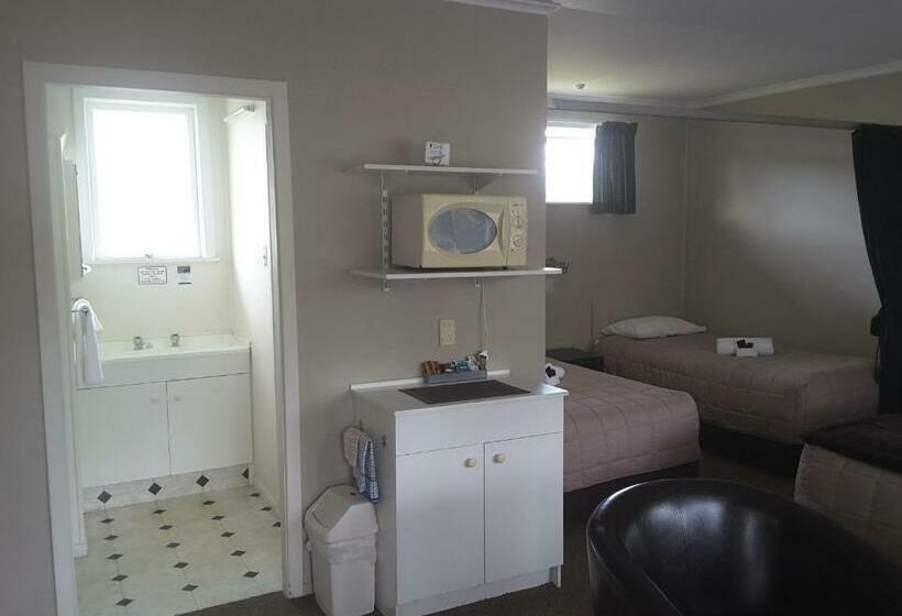 Семейное Студио, Palm Motel Waihi