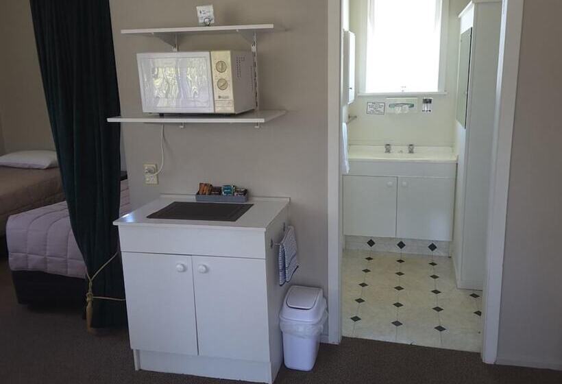 Семейное Студио, Palm Motel Waihi