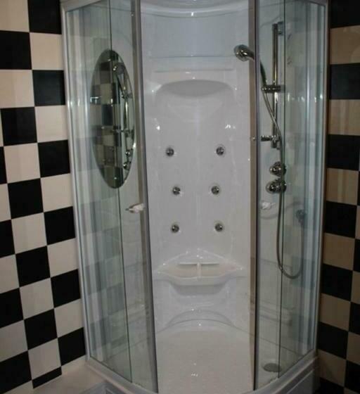 اتاق استاندارد با سرویس بهداشتی مشترک, Heidi Guesthouse Amden Sternen