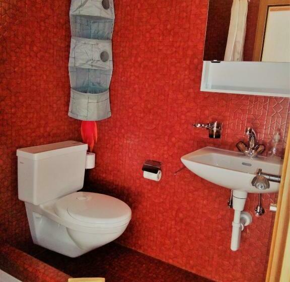 اتاق استاندارد با بالکن, Heidi Guesthouse Amden Sternen