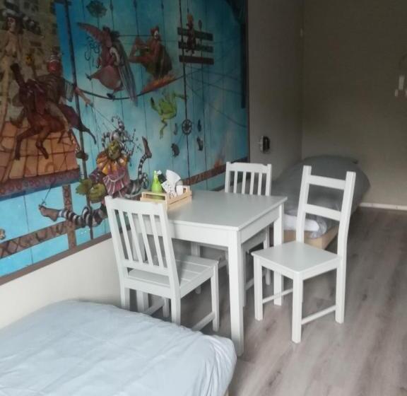 四人标准间, Simplon Hostel
