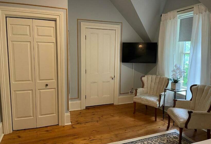 Номер Стандарт, Manoir Sweetsburg