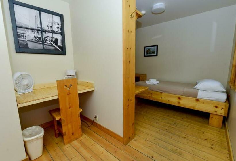 家庭间, The Bunkhouse