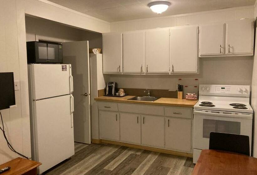 סוויטה, Pinewood Inn