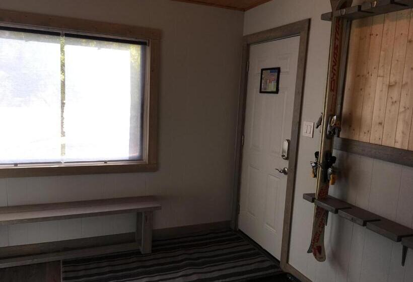 סוויטת 2 חדרי שינה, Pinewood Inn