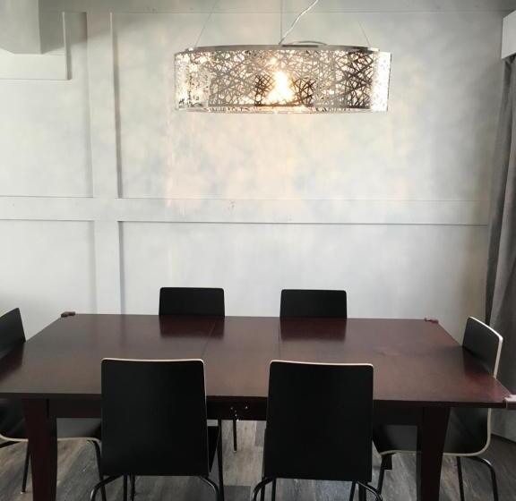 침실 2개 스위트, Pinewood Inn