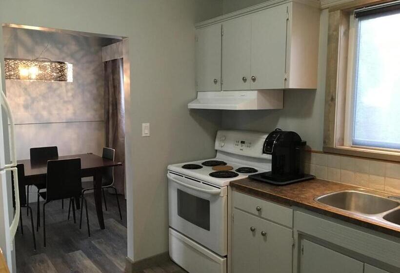 סוויטת 2 חדרי שינה, Pinewood Inn