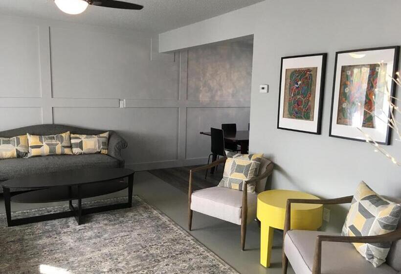 סוויטת 2 חדרי שינה, Pinewood Inn