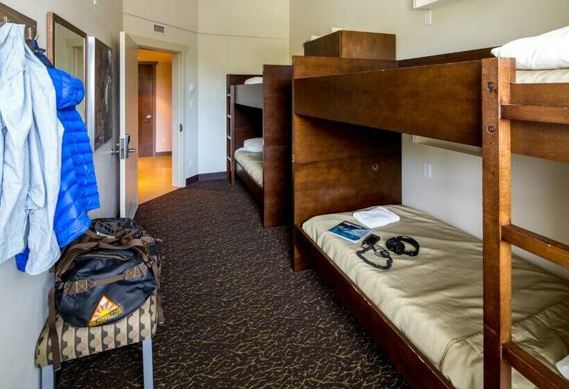 공동 객실, Hi Whistler   Hostel