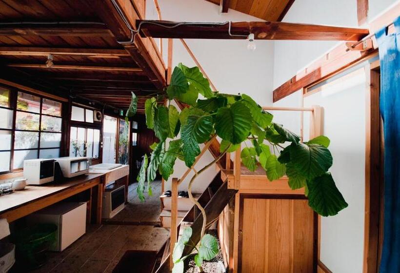 Дом 4 Спальни, Hostel Saruya