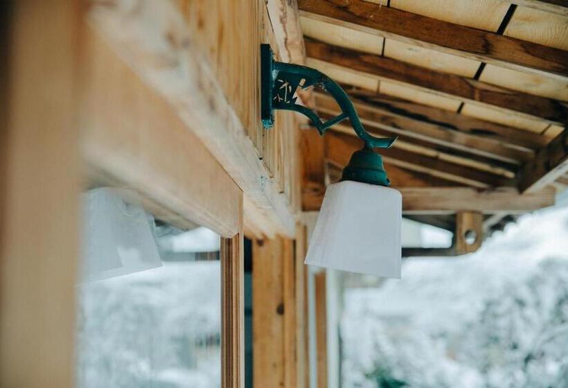 Дом 4 Спальни, Hostel Saruya