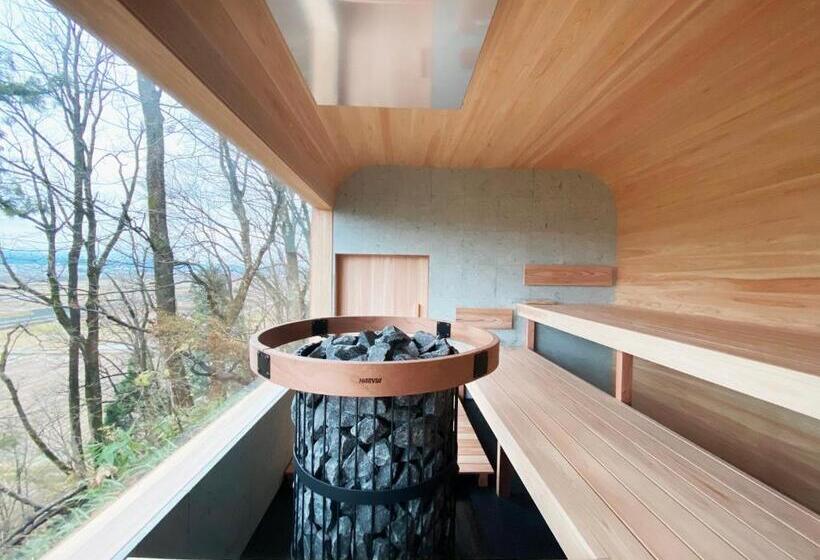 سوییت با چشم‌انداز باغ, Satoyama Jujo The House