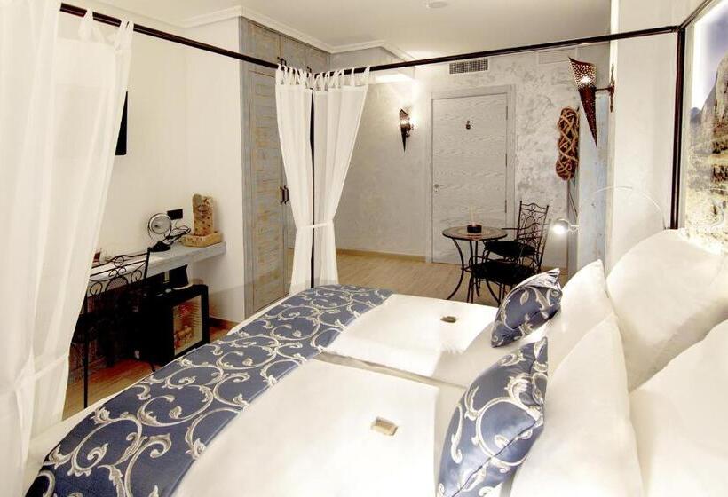带阳台的三人标准间, Boutique Hotel Sierra De Alicante