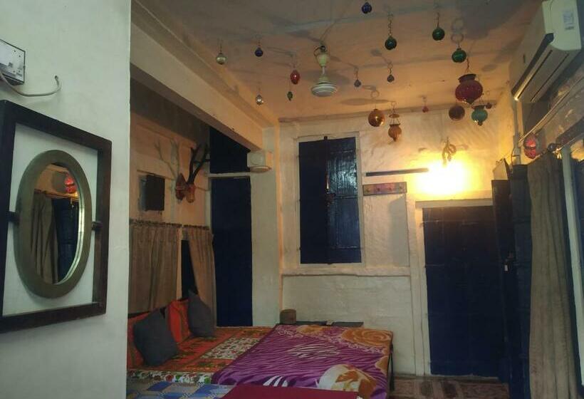 小型套房带阳台, Bob Hostel