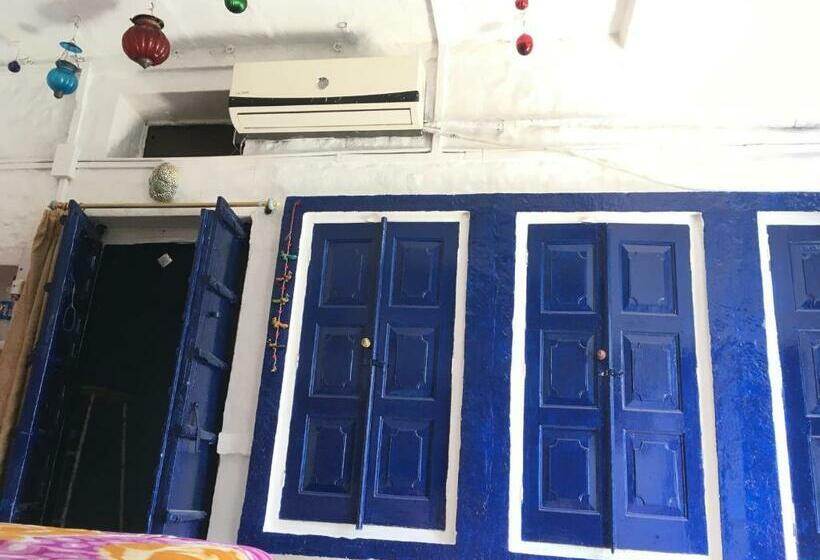 小型套房带阳台, Bob Hostel