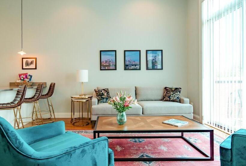 סוויטת 2 חדרי שינה, The Guesthouse