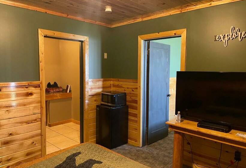 Номер Deluxe, The Fishing Bear Lodge