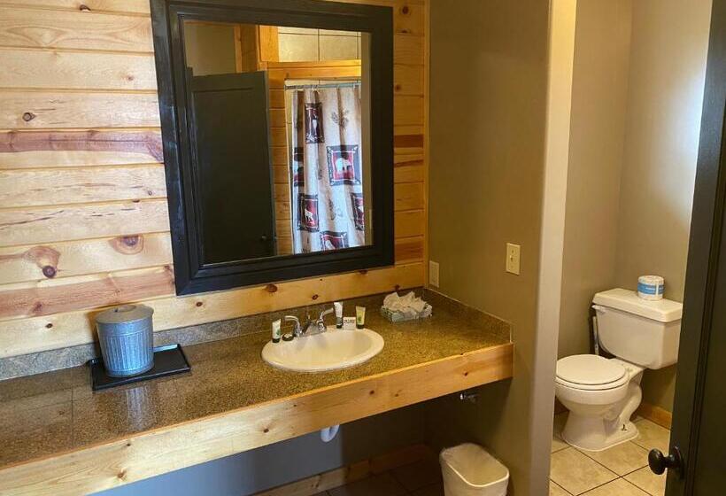 Family Suite, The Fishing Bear Lodge