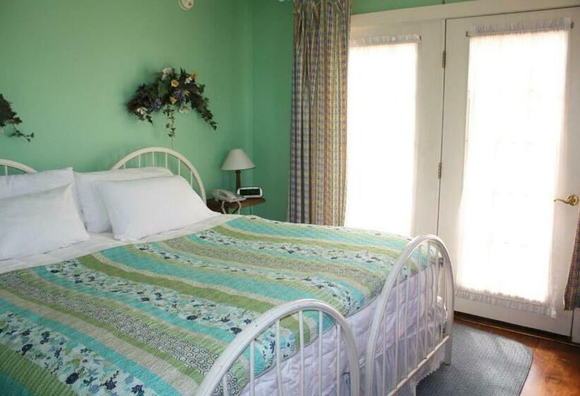 Номер Deluxe Кровать Кинг, The White House Inn