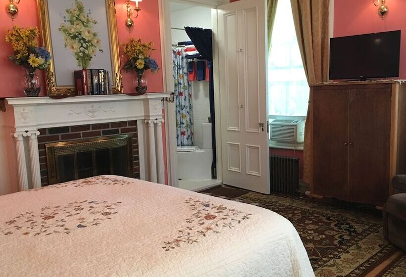 带大床的套房, Center Harbor Sutton House B & B