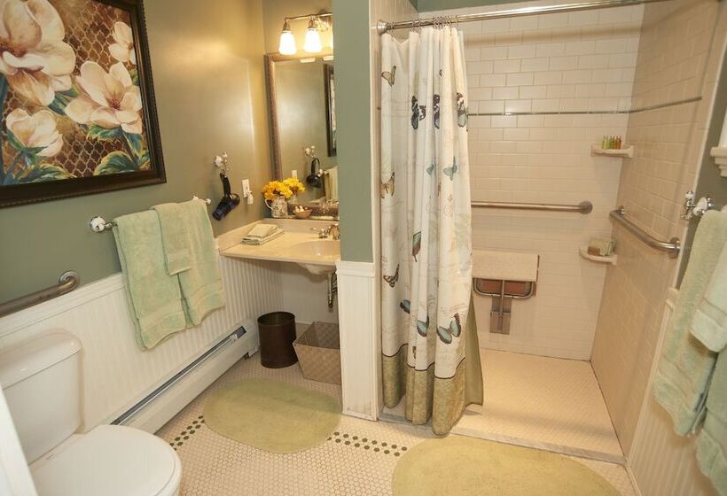 带大床的套房, Center Harbor Sutton House B & B