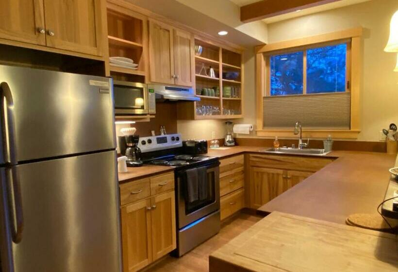 스위트 킹사이즈 침대, Twisp River Suites