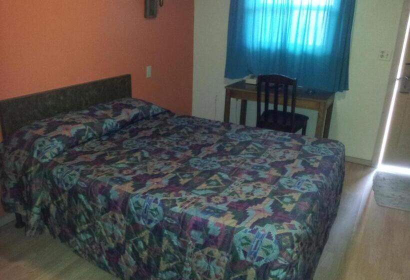 اتاق استاندارد, Mustang Motel