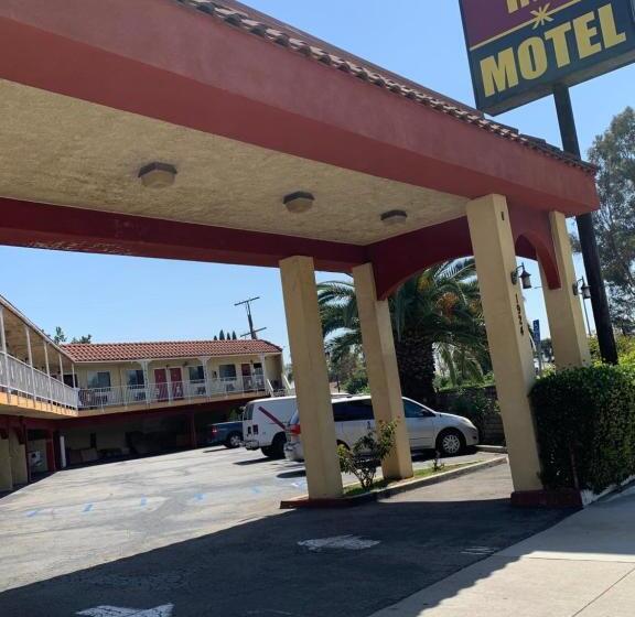 디럭스 룸, Budget Inn Motel