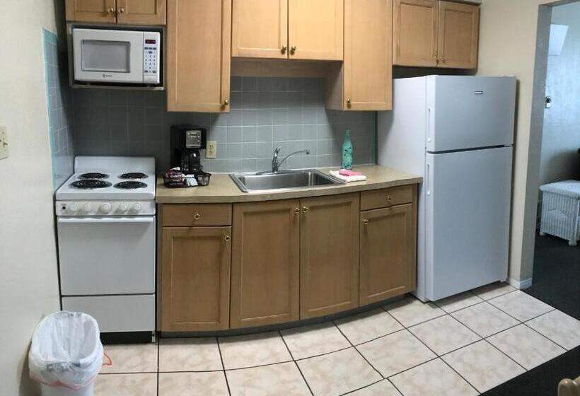 Люкс Deluxe Кровать Кинг, Carlton House Motel And Suites