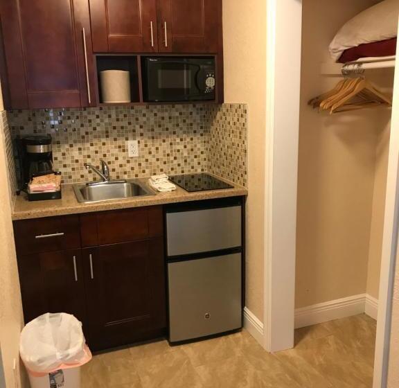Студио Стандарт Кровать Кинг, Carlton House Motel And Suites