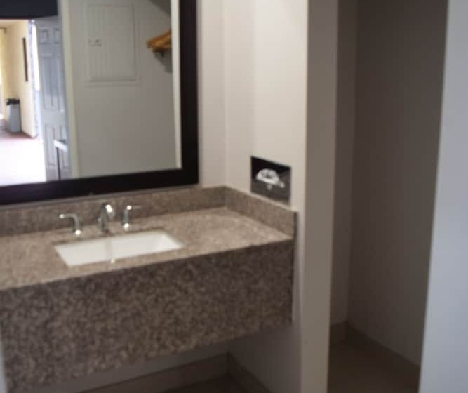 스탠다드 룸, Deluxe Inn Hawthorne/ Lax