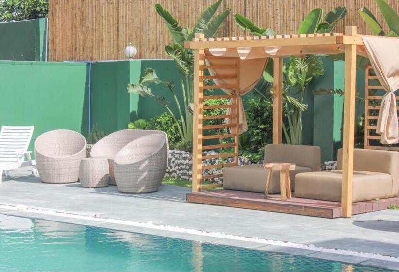 اتاق لوکس با بالکن, The Palms Hotel By Hmg