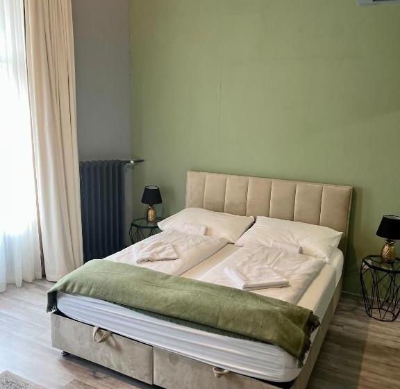 带大床的豪华间, W Urban Suites Budapest