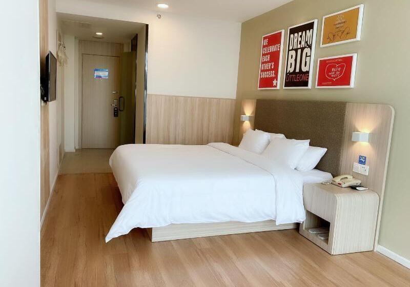 Номер Стандарт, Hanting  Wuxi Railway Station South Square