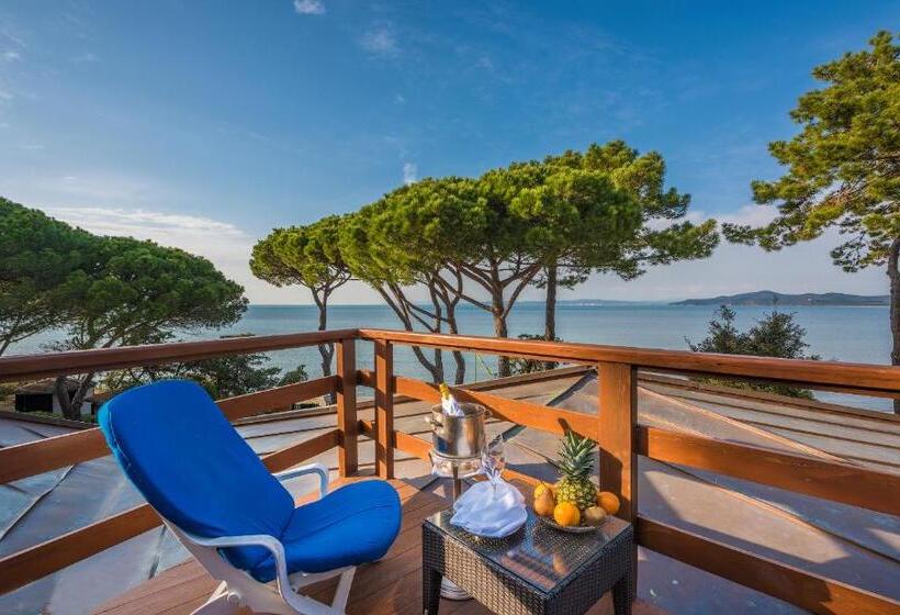 سوییت جونیور با چشم‌انداز دریا, La Bussola Beach