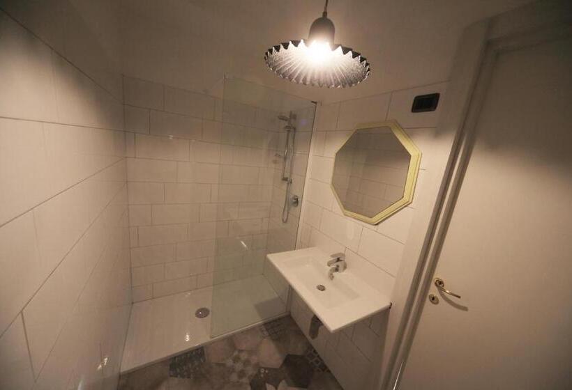 اتاق استاندارد, Dopa Hostel