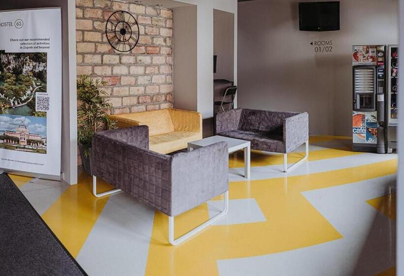 带阳台标准四人间, Private Rooms At Hostel63