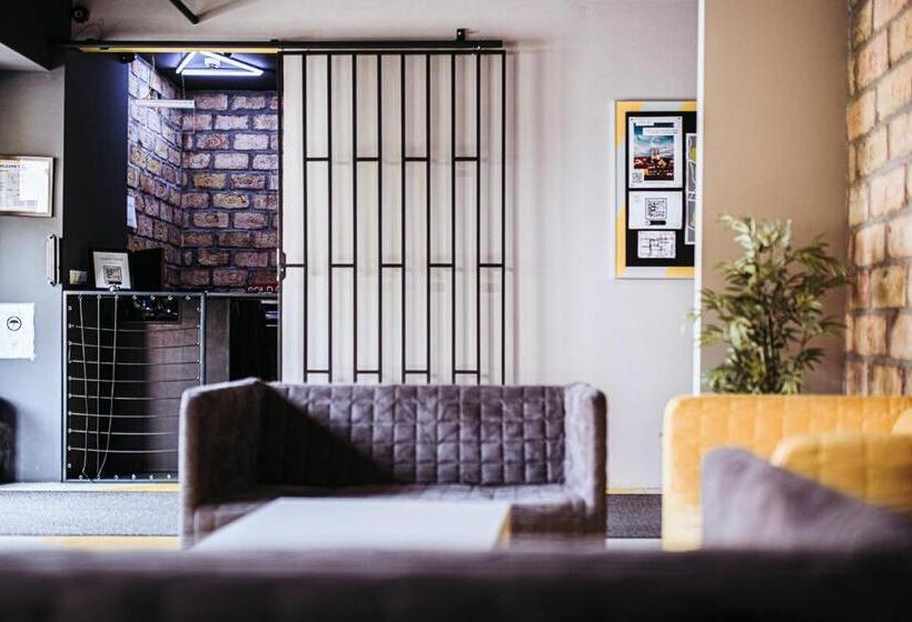 带阳台标准四人间, Private Rooms At Hostel63