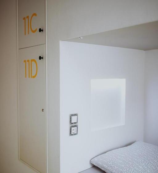 带阳台标准四人间, Private Rooms At Hostel63