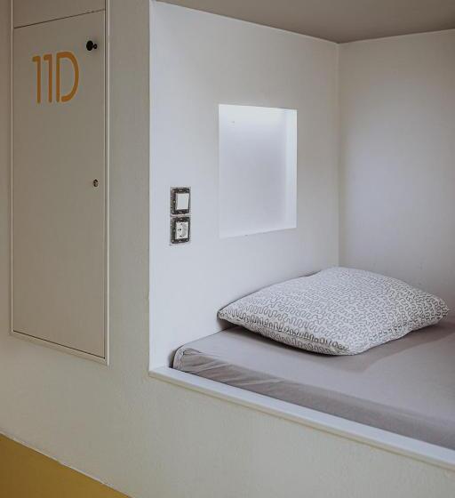带阳台标准四人间, Private Rooms At Hostel63